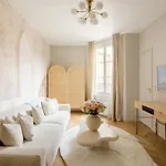 C4 - Eiffel Tower, Studio In A Lively Neighborhood, 2P
